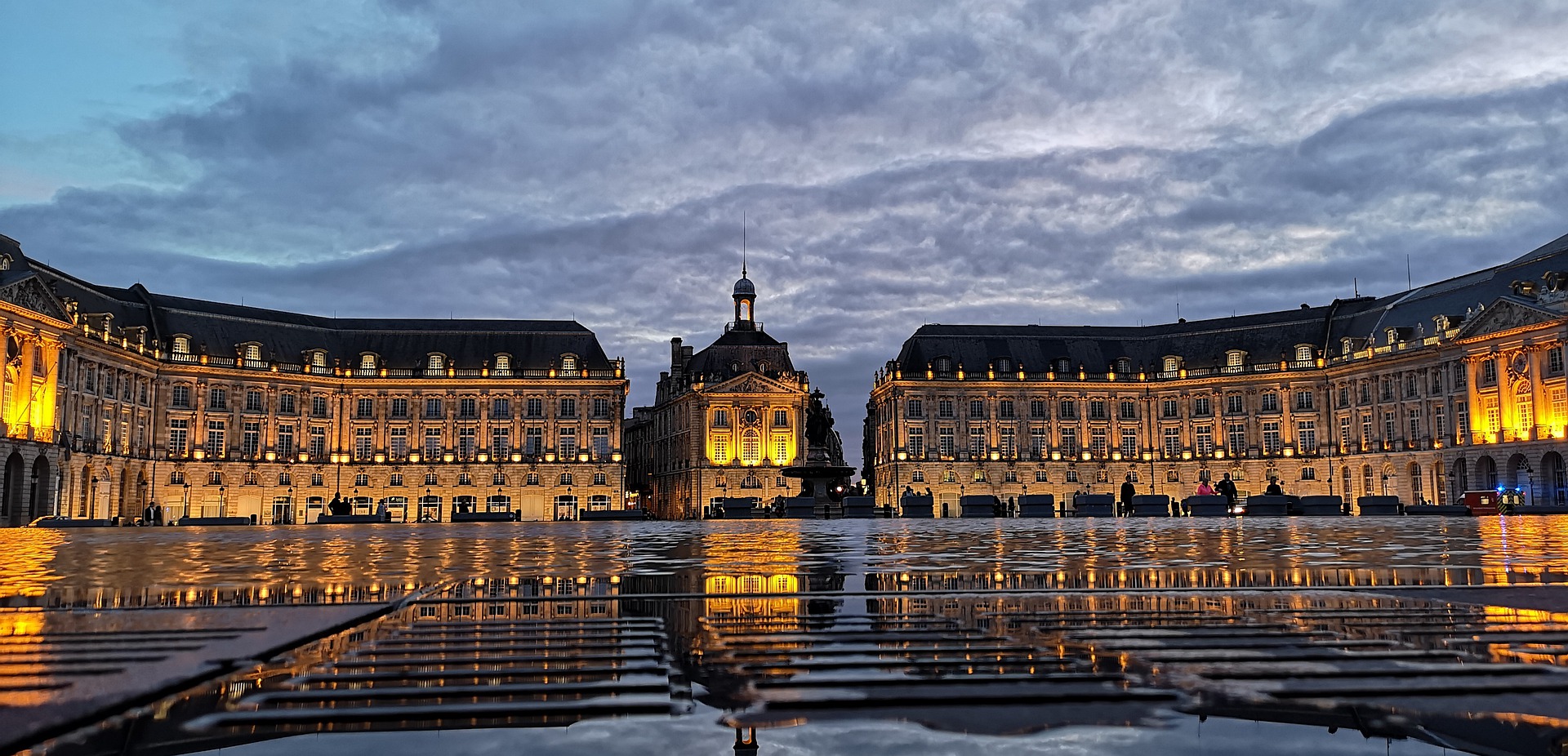 Бордо. Bordeaux Франция. Город бордо Франция 1766. Бордо Франция фото. Климат бордо Франция.