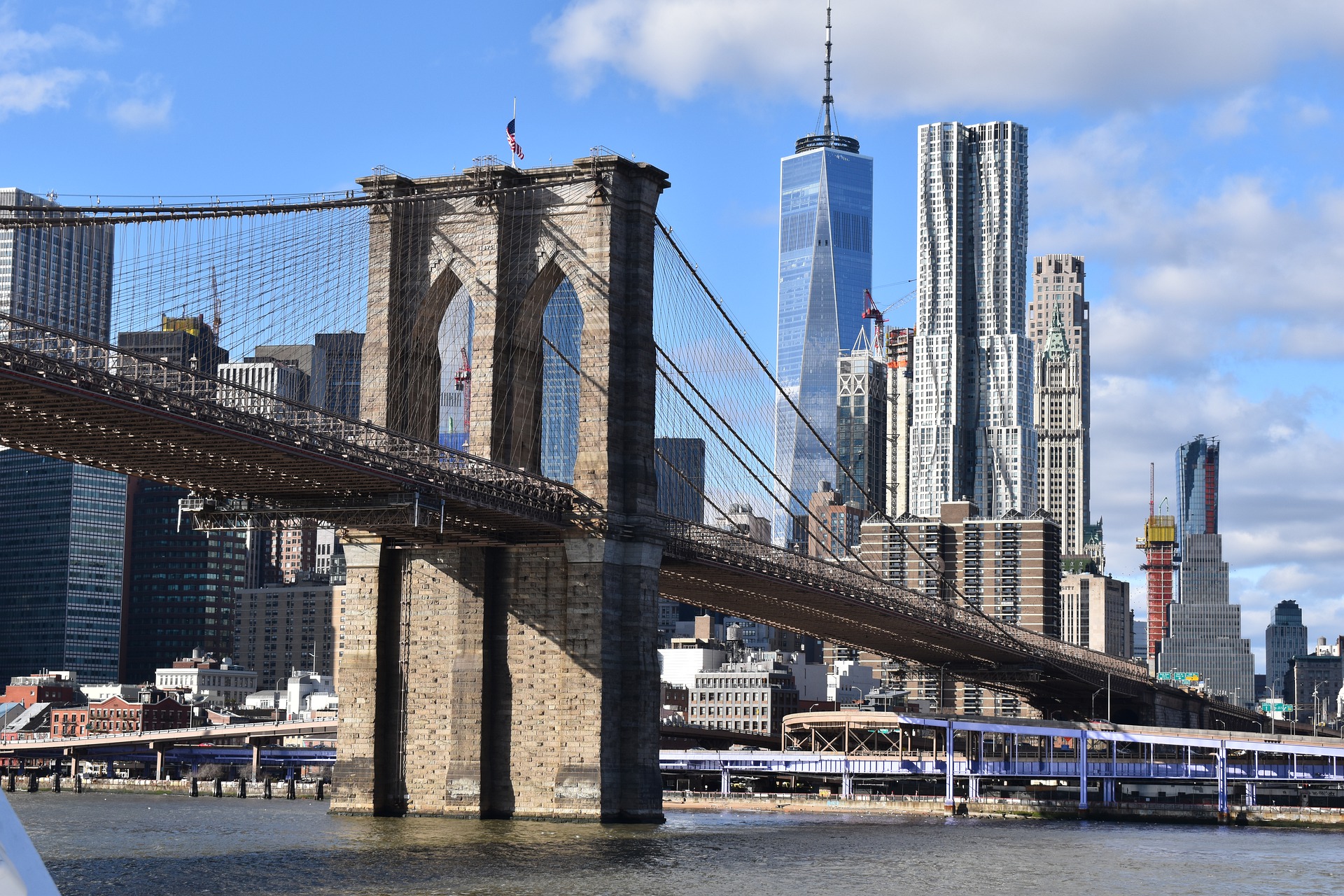 New york what to do. Бруклинский мост Нью-Йорк. “Манхэттен бридж”. Моста в Нью Йорке. Достопримечательности Нью Йорка Бруклинский мост. Бруклинский мост Бруклин и Манхэттен.